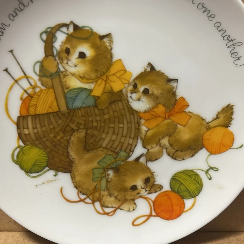 Vintage Gibson greeting cards, cute kitties plate, can hang up easily